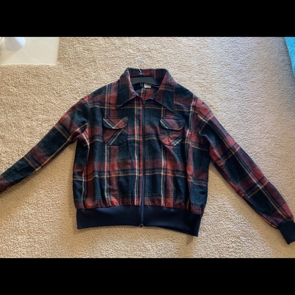 Vintage women’s zip up jacket